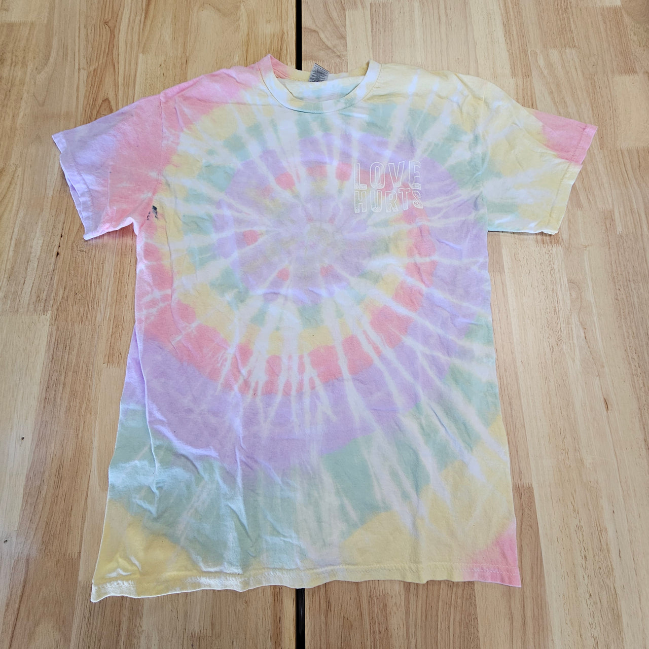 LOVE HURTS PASTEL TIE-DYE TEE - L