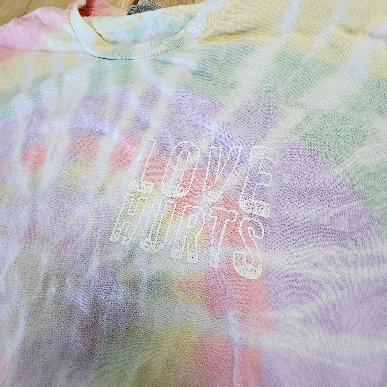 LOVE HURTS PASTEL TIE-DYE TEE - L