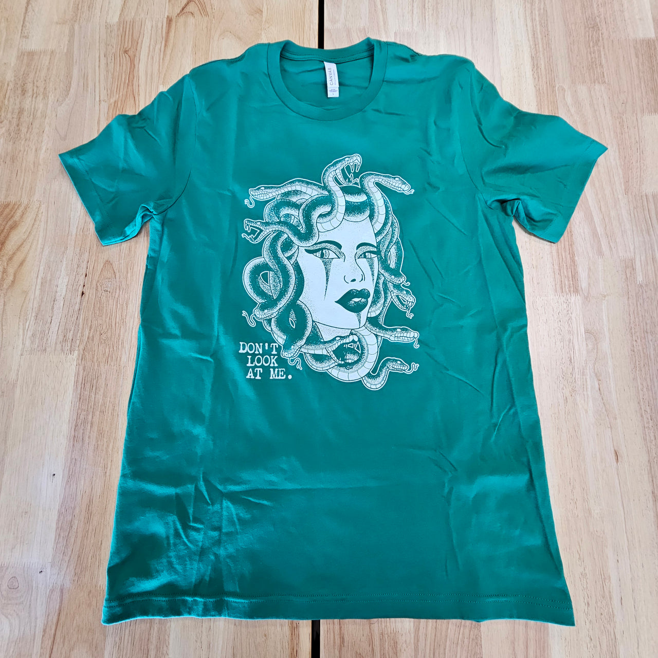 MEDUSA KELLY GREEN TEE - L