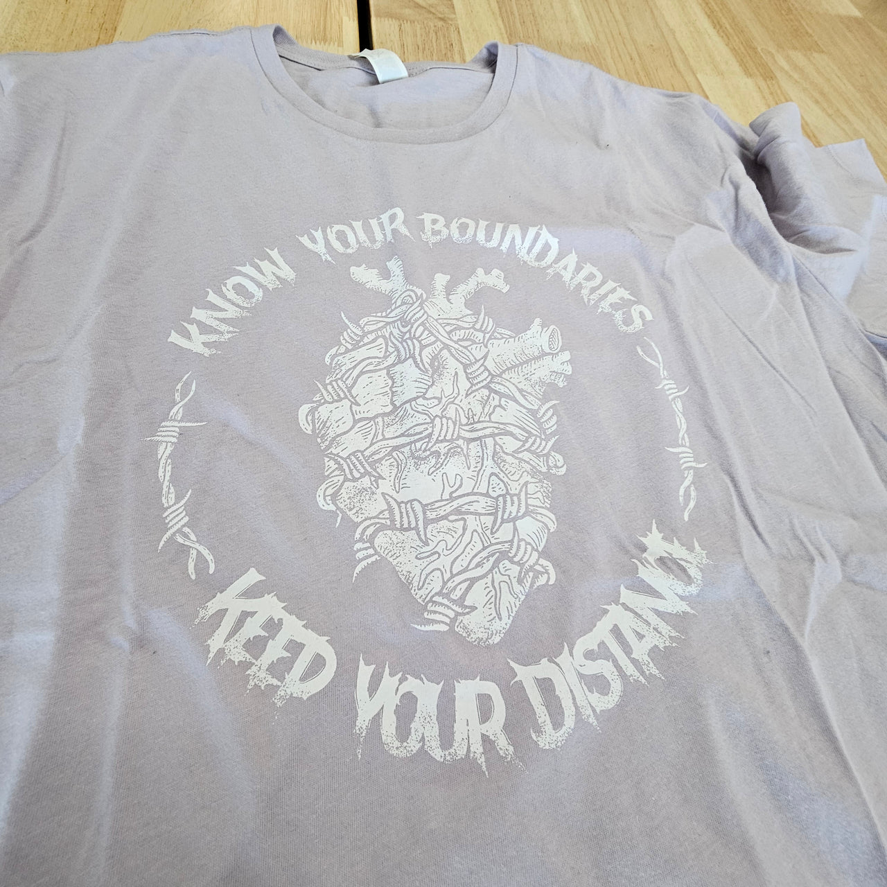 KNOW YOUR BOUNDARIES TEE - L