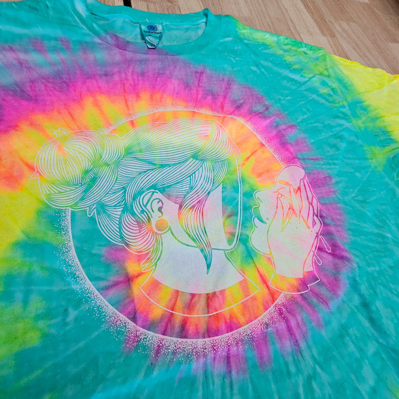 DISSOCIATION SPIRAL DYE TEE - L