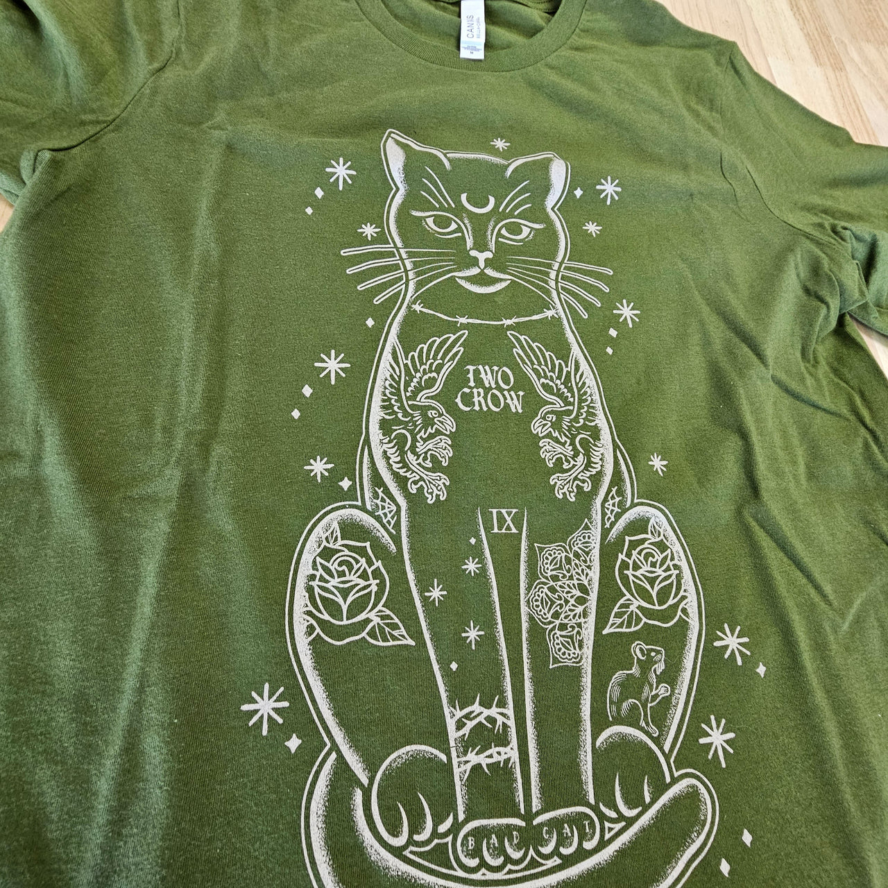 TATTOO CAT OLIVE TEE - M